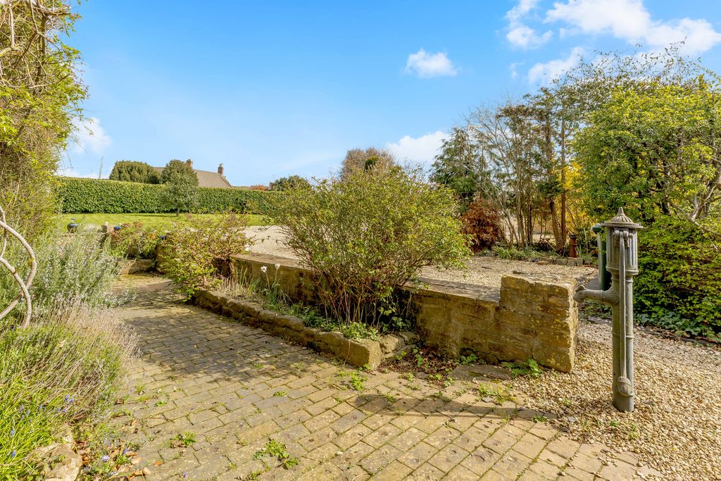 Banbury Road North Newington